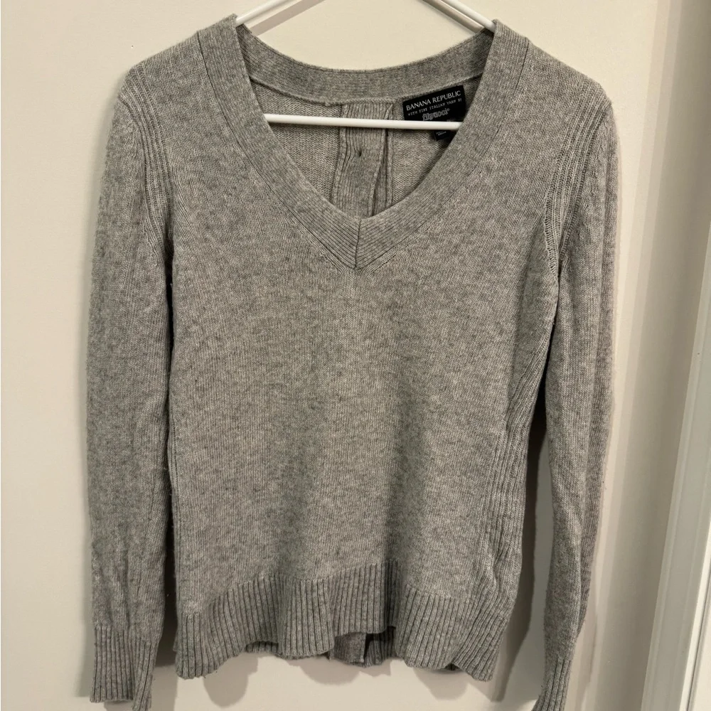 Banana Republic Filpucci Sweater Womens Small Gray Wool Blend‎ Button Back